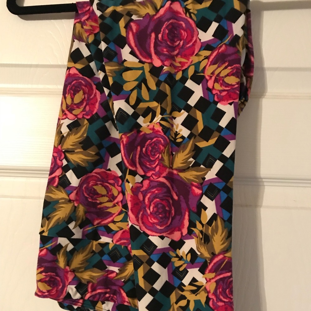 LuLaRoe Tall & Curvy TC Leggings Lattice Roses